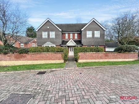 4 bedroom Detached house to let in Grace Gardens, Cheltenham, GL51