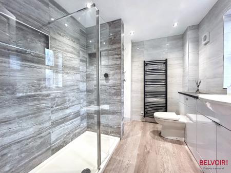 4 bedroom Detached house to let in Grace Gardens, Cheltenham, GL51