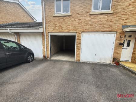 2 bedroom Apartment to let in Lloyd Close, Cheltenham, GL51