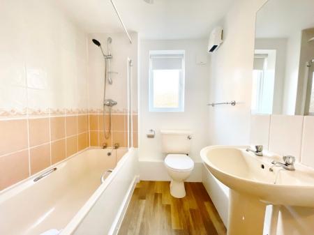 2 bedroom Apartment to let in Lloyd Close, Cheltenham, GL51