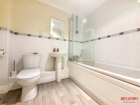 2 bedroom Apartment for sale in Brookbank Close, Cheltenham, GL50