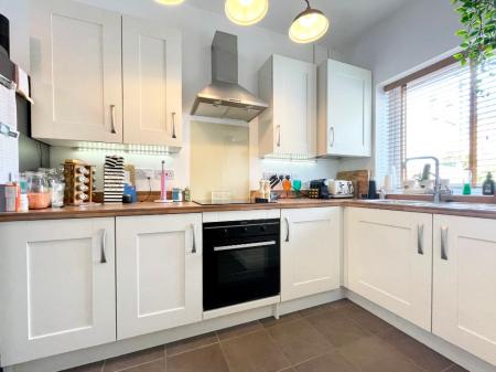 3 bedroom Semi-detached house for sale in Newdawn Place, Cheltenham, GL51