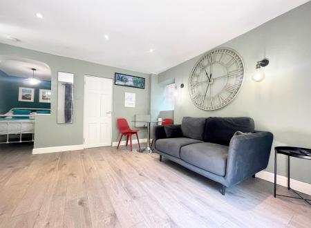 1 bedroom Apartment for sale in Malvern Place, Lansdown, Cheltenham, GL50