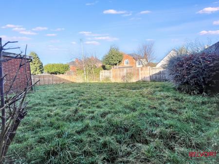 2 bedroom Semi-detached bungalow for sale in Selkirk Gardens, Cheltenham, GL52