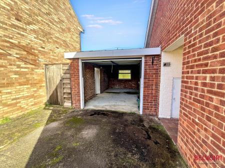 2 bedroom Semi-detached bungalow for sale in Selkirk Gardens, Cheltenham, GL52