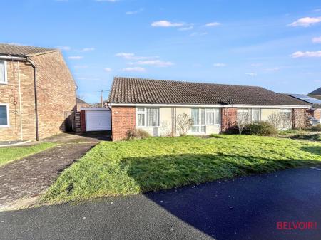 2 bedroom Semi-detached bungalow for sale in Selkirk Gardens, Cheltenham, GL52