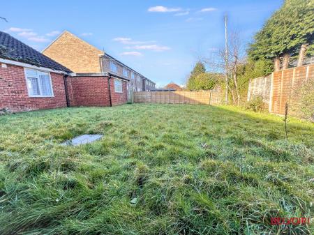 2 bedroom Semi-detached bungalow for sale in Selkirk Gardens, Cheltenham, GL52