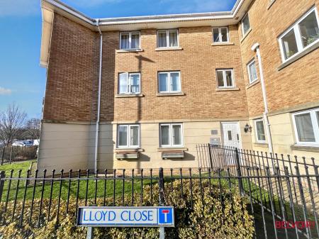 2 bedroom Apartment for sale in Lloyd Close, Cheltenham, GL51