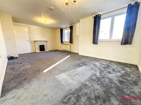 2 bedroom Apartment for sale in Lloyd Close, Cheltenham, GL51