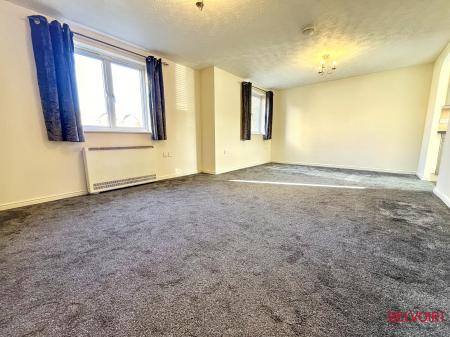 2 bedroom Apartment for sale in Lloyd Close, Cheltenham, GL51