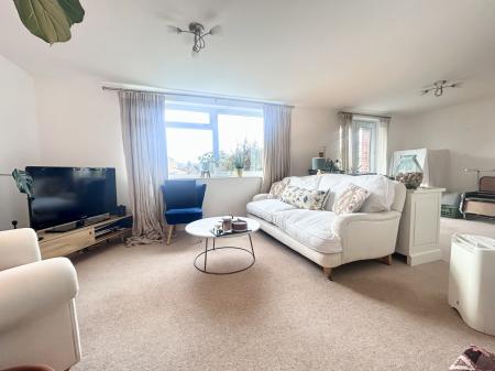 2 bedroom Apartment to let in Finchcroft Court, Cheltenham, GL52