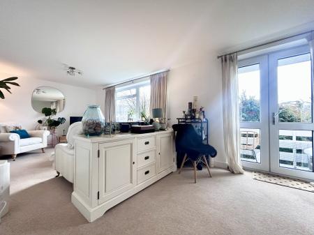 2 bedroom Apartment to let in Finchcroft Court, Cheltenham, GL52