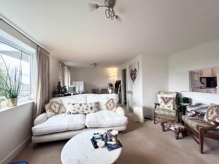 2 bedroom Apartment to let in Finchcroft Court, Cheltenham, GL52