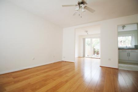 4 bedroom Semi-detached house to let in Muscroft Road, Prestbury, Cheltenham, GL52