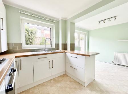 4 bedroom Semi-detached house to let in Muscroft Road, Prestbury, Cheltenham, GL52