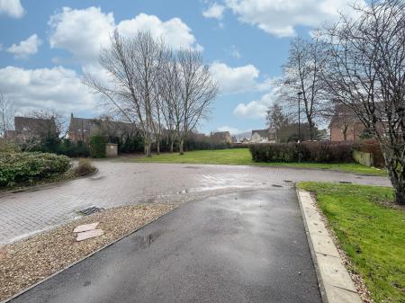 3 bedroom Detached house to let in Honeysuckle Way, Bishops Cleeve, GL52