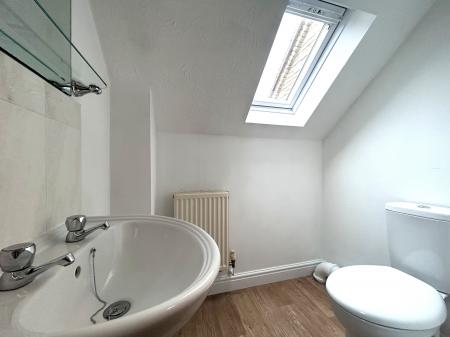 3 bedroom Detached house to let in Honeysuckle Way, Bishops Cleeve, GL52