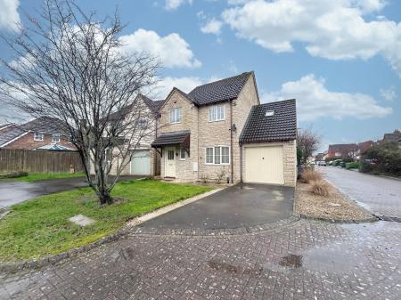 3 bedroom Detached house to let in Honeysuckle Way, Bishops Cleeve, GL52
