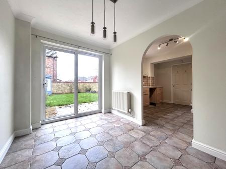 3 bedroom Detached house to let in Honeysuckle Way, Bishops Cleeve, GL52