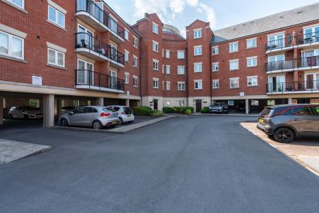 2 bedroom Apartment to let in Brookbank Close, Cheltenham, GL50