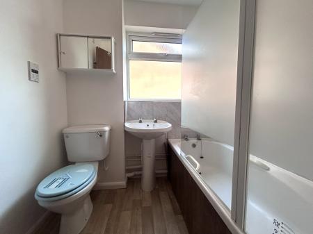 1 bedroom Flat to let in St Peters Close, Cheltenham, GL51