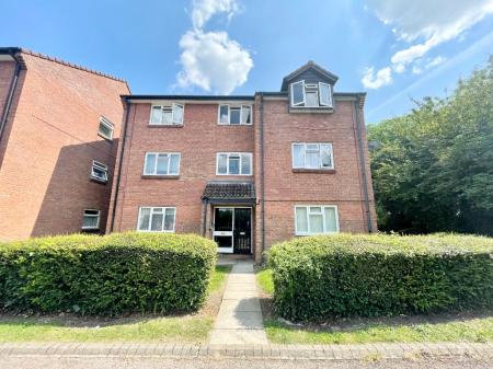 1 bedroom Flat to let in St Peters Close, Cheltenham, GL51
