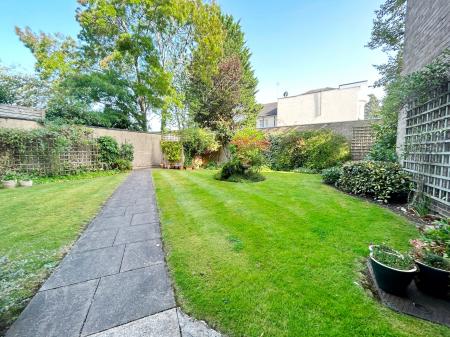 1 bedroom Flat to let in Moorend Park Road, Cheltenham, GL50