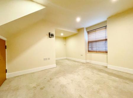 2 bedroom Duplex to let in St James Street, Cheltenham, GL52