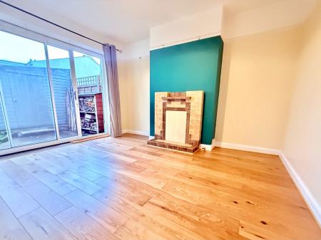 2 bedroom Ground floor maisonette to let in St Georges Drive, Cheltenham, GL51