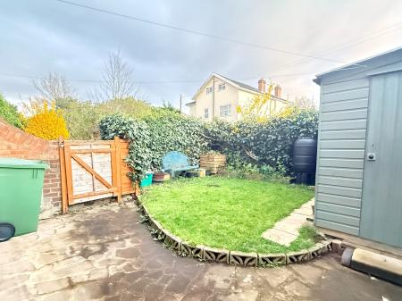 2 bedroom Ground floor maisonette to let in St Georges Drive, Cheltenham, GL51