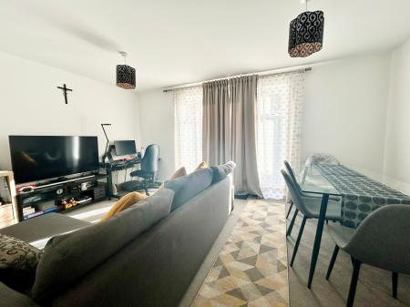 3 bedroom Semi-detached house to let in Gloucester Road, Cheltenham, GL51