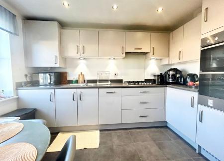 3 bedroom Semi-detached house to let in Gloucester Road, Cheltenham, GL51