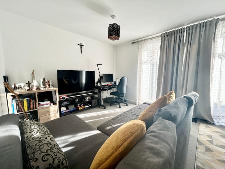 3 bedroom Semi-detached house to let in Gloucester Road, Cheltenham, GL51