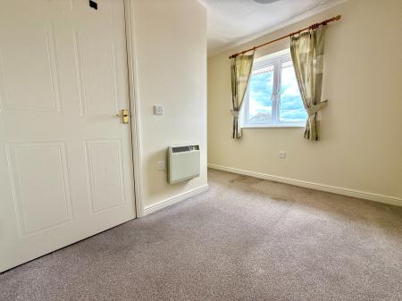 2 bedroom Apartment to let in Cassin Drive, Cheltenham, GL51