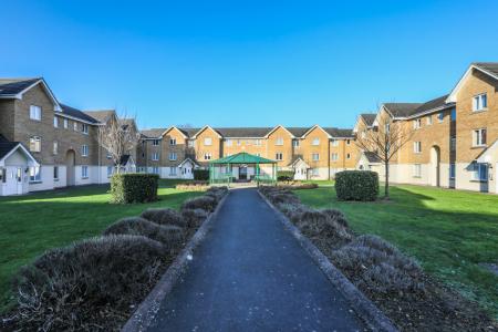 2 bedroom Apartment to let in Cassin Drive, Cheltenham, GL51