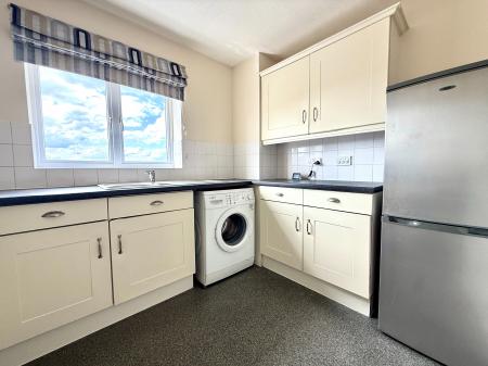 2 bedroom Apartment to let in Cassin Drive, Cheltenham, GL51