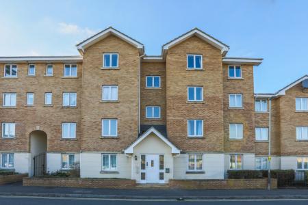 2 bedroom Apartment to let in Cassin Drive, Cheltenham, GL51