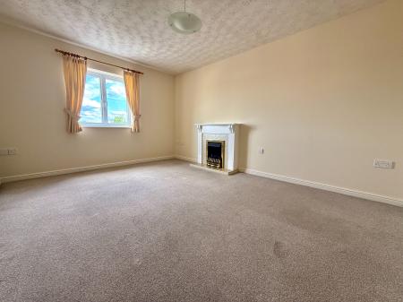 2 bedroom Apartment to let in Cassin Drive, Cheltenham, GL51