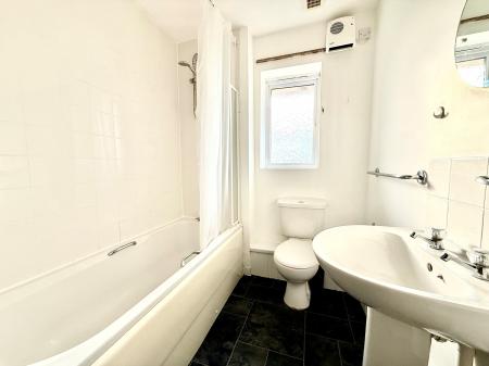 2 bedroom Apartment to let in Cassin Drive, Cheltenham, GL51