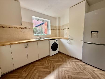 2 bedroom Flat to let in King George Close, Charlton Kings, Cheltenham, GL53