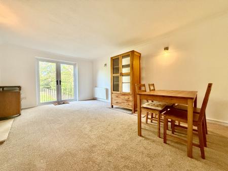 2 bedroom Flat to let in King George Close, Charlton Kings, Cheltenham, GL53