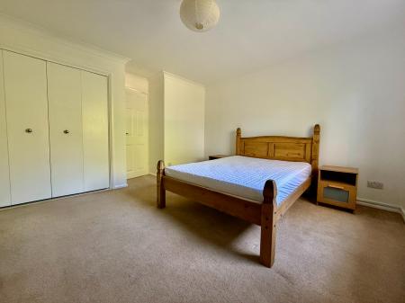 2 bedroom Flat to let in King George Close, Charlton Kings, Cheltenham, GL53