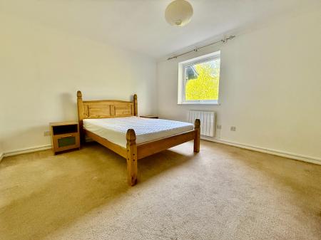 2 bedroom Flat to let in King George Close, Charlton Kings, Cheltenham, GL53