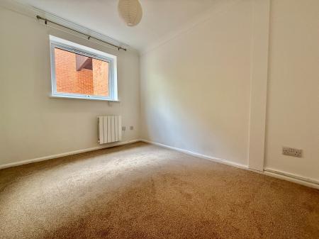 2 bedroom Flat to let in King George Close, Charlton Kings, Cheltenham, GL53