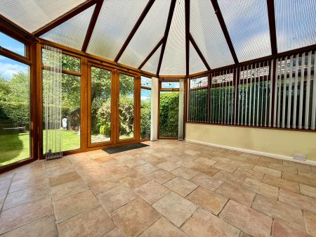 3 bedroom Detached house to let in Everest Road, Leckhampton, Cheltenham, GL53