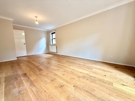 2 bedroom Apartment to let in Glencairne Park Road, Cheltenham, GL50