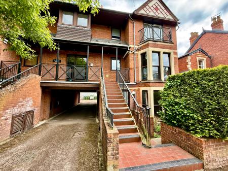2 bedroom Apartment to let in Glencairne Park Road, Cheltenham, GL50