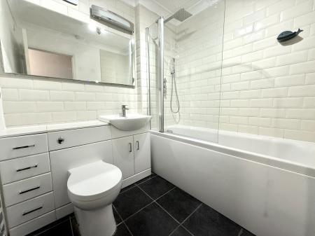 2 bedroom Apartment to let in Glencairne Park Road, Cheltenham, GL50