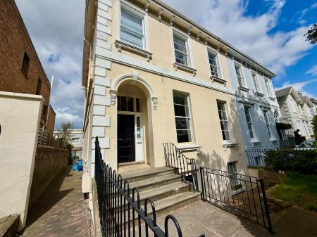 Montpellier Grove, Cheltenham, GL50