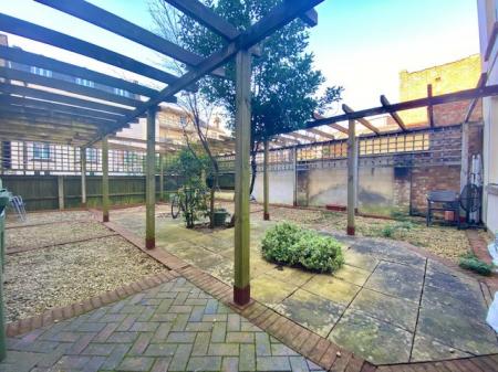 1 bedroom Flat to let in Bath Road, Cheltenham, GL53